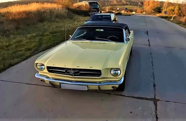 200 km/h egy '66-os Mustangban az Autobahnon? Íme a videó!