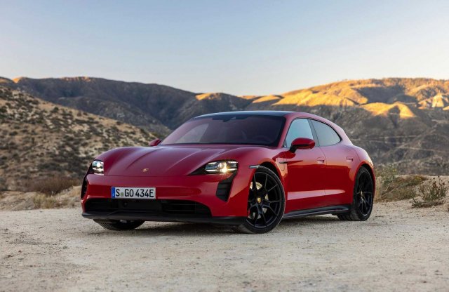 Terepjárós díszek nélkül is kérhető a Porsche Taycan kombi