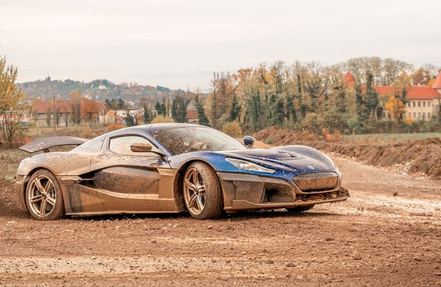 Videó: sárban is meghajtották a Rimac szupersportautóját