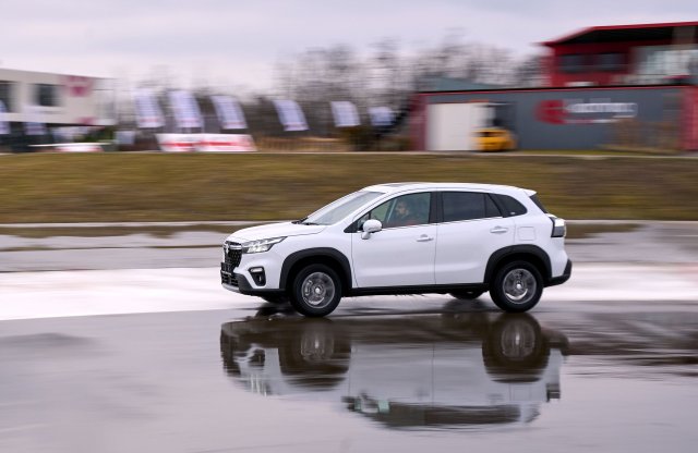 Vezettük a legújabb magyar Suzukit, az S-Cross sláger lehet!