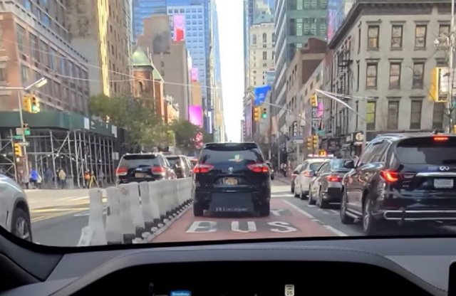 Videó: New York forgalmával küzdött meg az önvezető Tesla