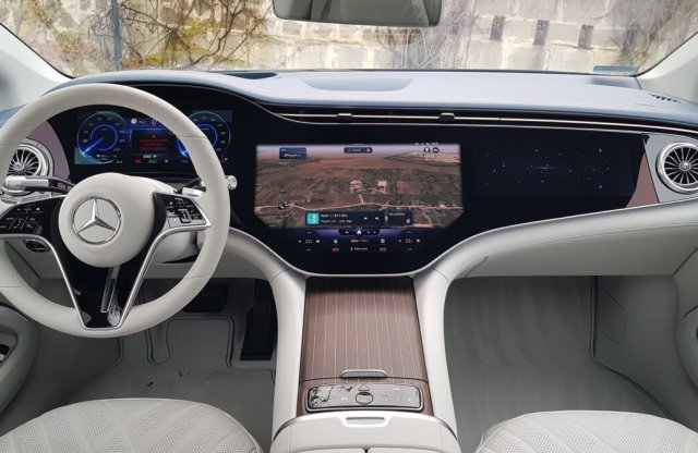 S-osztály és EQS visszahívás jön Amerikában az MBUX hibája miatt