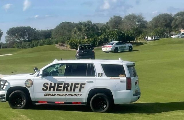 Videó: a golfpályára menekült a rendőrök elől, ott fogták el