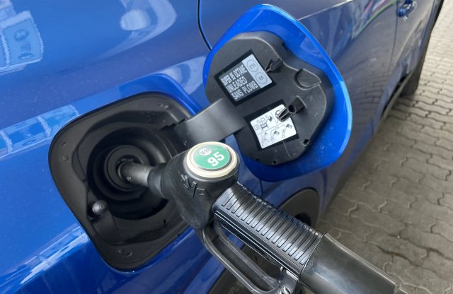 Tovább drágul a benzin, persze nem nekünk