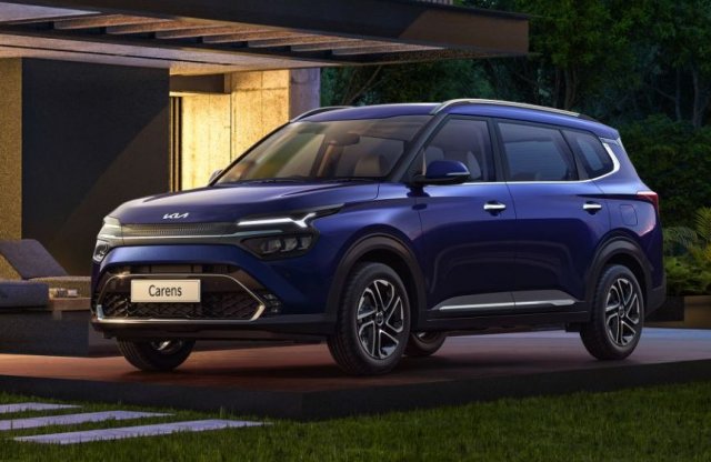 Családbarát egyterű-SUV öszvér lett a Kia Carens