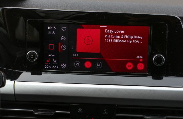 Gyorsabb és jobb infotainment rendszerrel jönnek az új Golfok