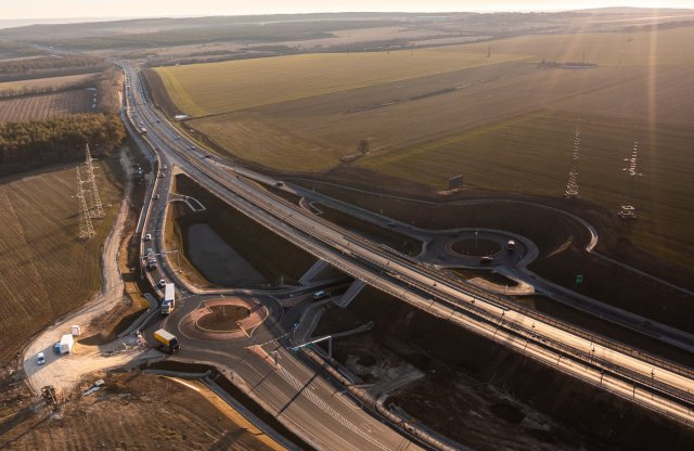 A tervezett időben átadták a veszprémi elkerülő egyik felét