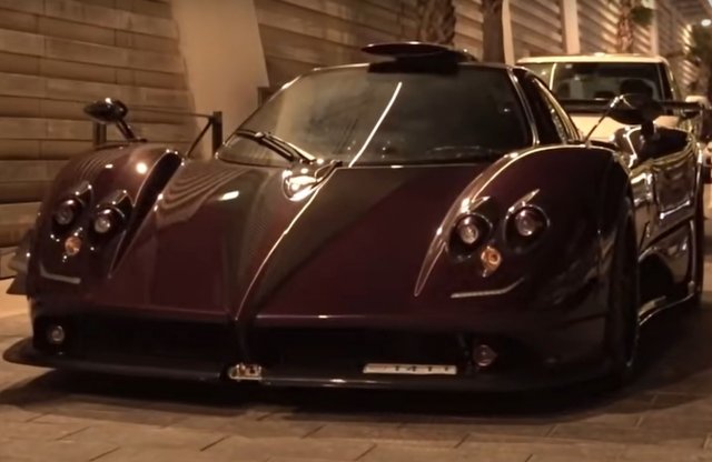 Hamilton eladta ritka sportautóját