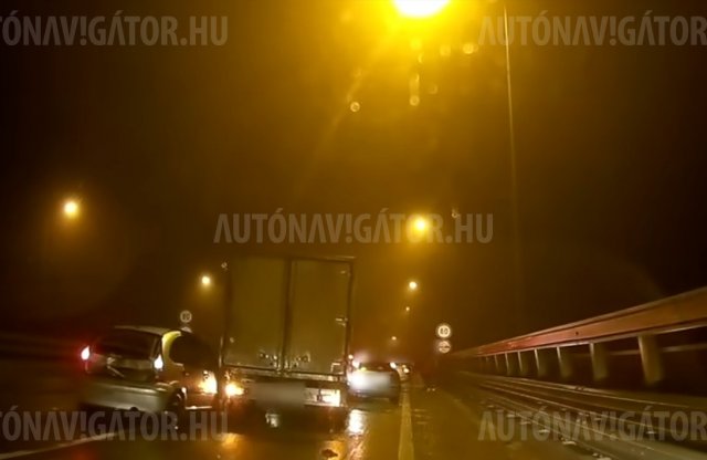 Útjavítás, sávlezárás és csúszós út? Érdemes előre lassítani!