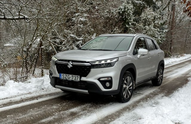 2022 slágere lehet ez a Suzuki! Teszten a fullos S-Cross