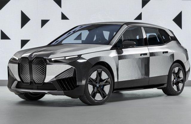 Gombnyomásra színváltós autót mutatott a BMW