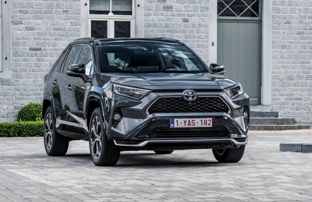 A benzimotorral párhuzamosan fejleszti akkumulátorait a Toyota