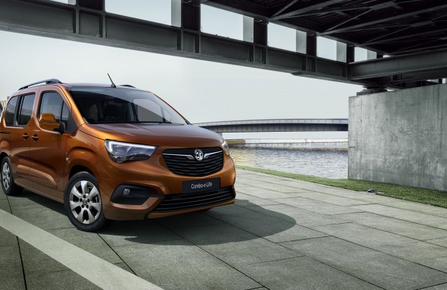 Drágább, de tisztán elektromos egyterűkre vált a Stellantis