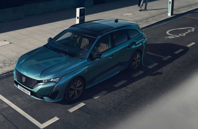 Lehull a lepel a Peugeot e-308 teljesítményéről és hatótávjáról