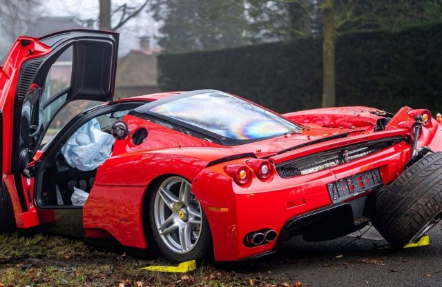 Rommá törtek egy Ferrari Enzót, valószínűleg egy próbakörön