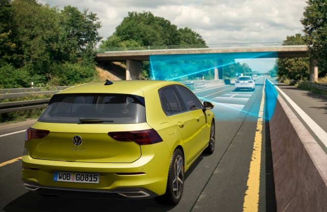 Beszélő autók? Németországban magyar segítséggel indul a buli