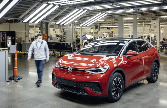Óriási átalakítások árán, de beindult a Volkswagen ID.5 gyártása