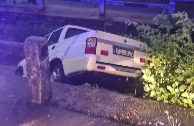 11 éves fiú törte össze egy vélhetően ittas utasa pickupját