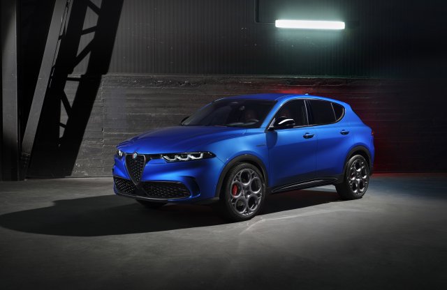 Olasz pezsgéssel dobja fel a kis SUV-ok szegmensét az Alfa Romeo