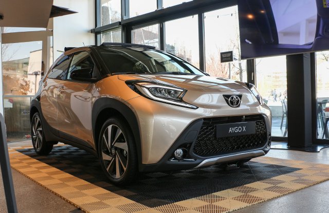 Egyszerre cuki és robusztus? Meglestük a crossover Aygót!