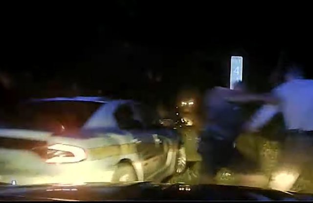 Az Autopilot sem mentette meg a balesettől a mozizó Tesla-sofőrt