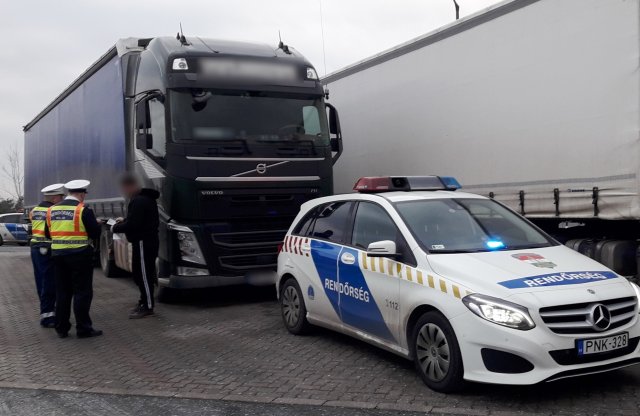 Több mint 1300 kamionost és buszost büntettek meg múlt héten