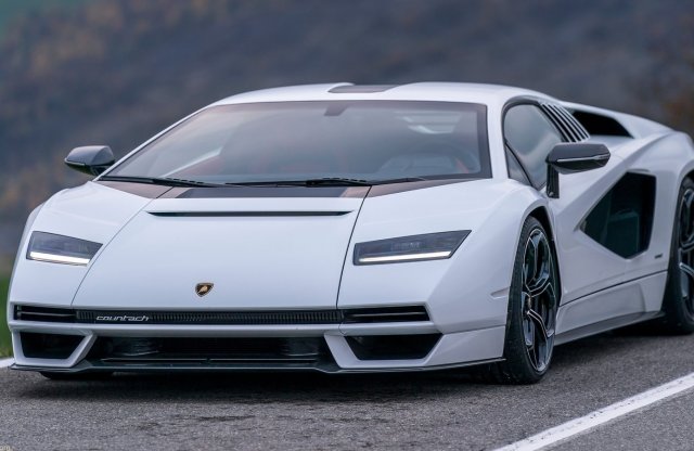 A Lamborghini nem szeretné, ha kihalnának a hagyományos motorok