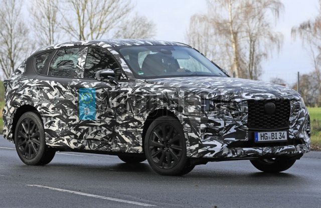 Már beleshetünk a Mazda CX-60-ba