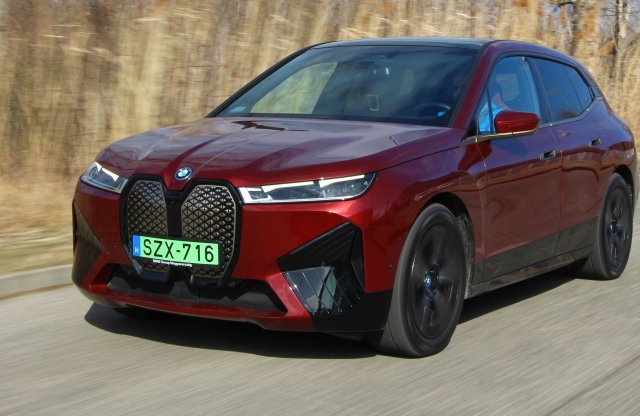 Egy új korszak hírnöke – BMW iX xDrive50 teszt