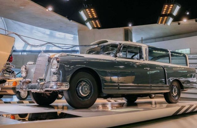 Különleges autóval tesztelte modelljeit a Mercedes 50 éve
