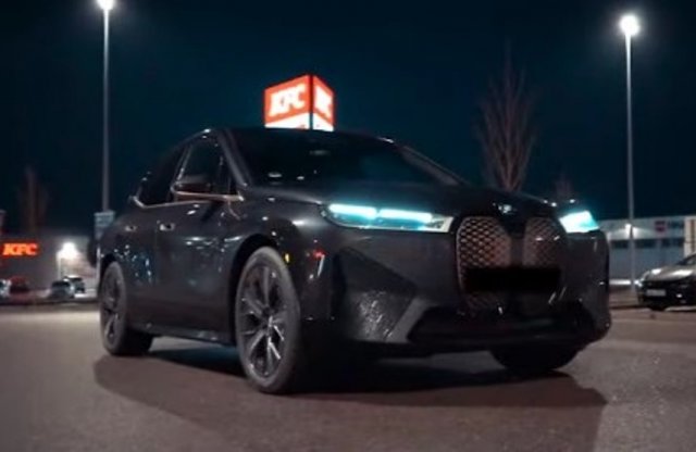 Végsebesség-teszten a BMW iX xDrive40