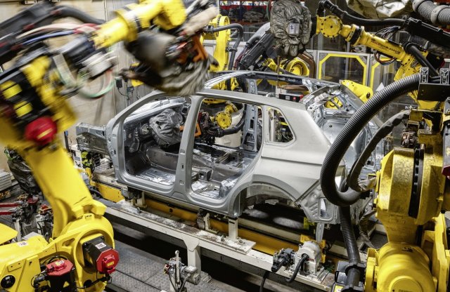 Államosítaná a leállított nyugati autógyárakat Oroszország?