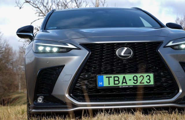 800 forintos benzin? Íme a Lexus – kettős – válasza