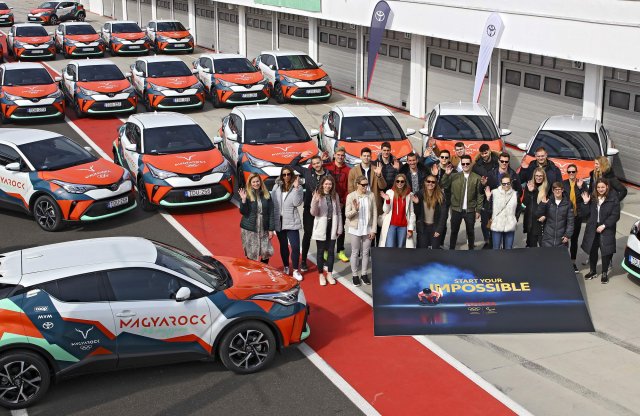 Hibrid CH-R-eket kaptak a magyar olimpikonok a felkészüléshez