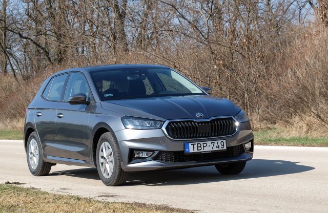 Alapmotorjával és turbóval is kipróbáltuk az új Skoda Fabiát