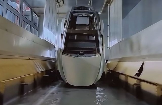 Szó szerint végigrepít minket a Tesla az új, berlini gyárán