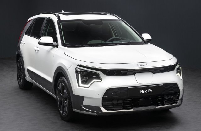 Mércét állítana a kompakt szabadidő-autók között az új Kia Niro