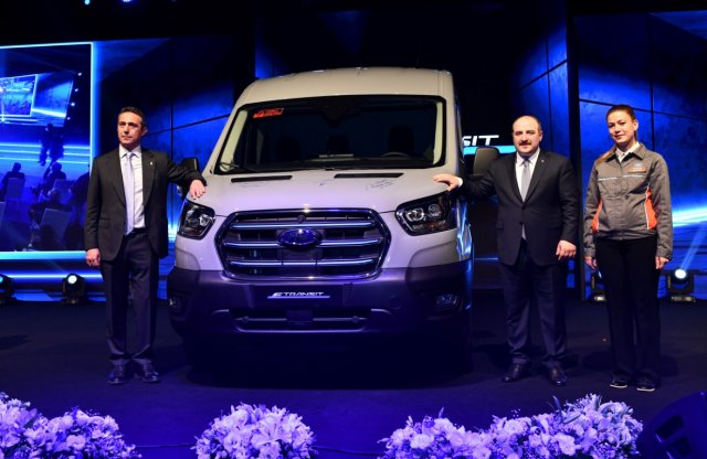 Már úton vannak a tulajokhoz az első elektromos Transitok