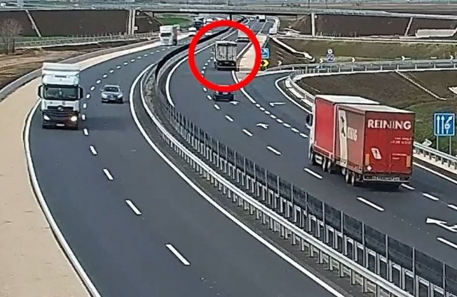 Durva kamionbaleset az M4-esen!