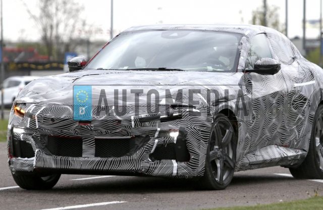 Egyre többet láthatunk a Ferrari „terepjáró” vonalaiból