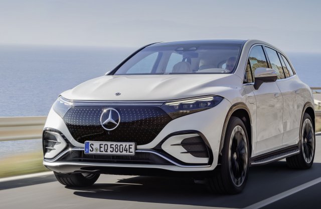 Itt a Mercedes EQS, ami nagycsaládos támogatást is kaphatna!