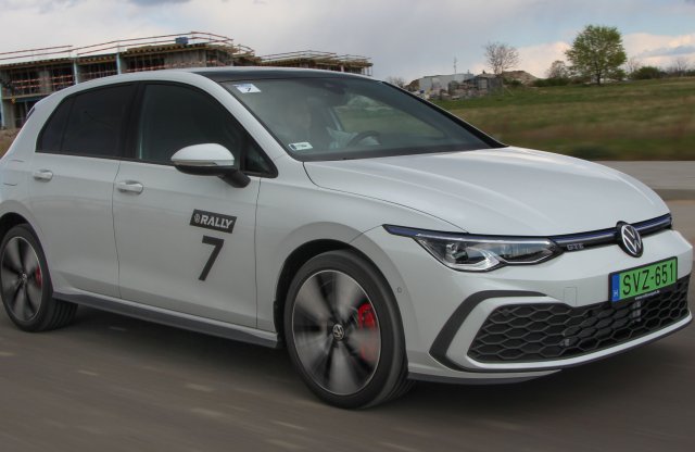 Sportautó, ha nincs pénzed benzinre? Volkswagen Golf GTE teszt