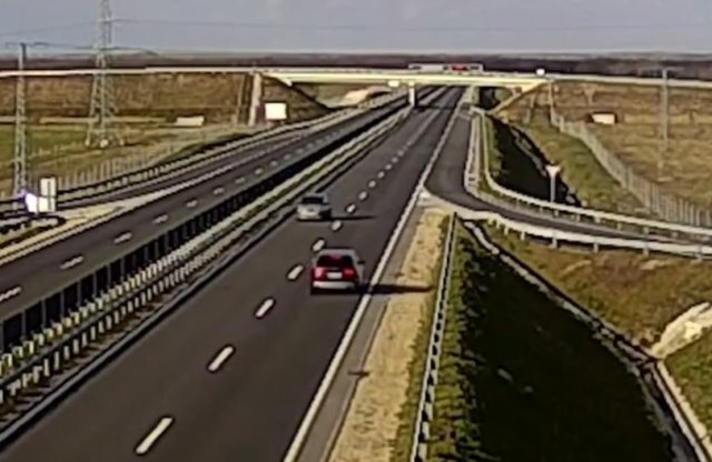 Videó: ismét szemben hajtottak fel a pályára, most szándékosan