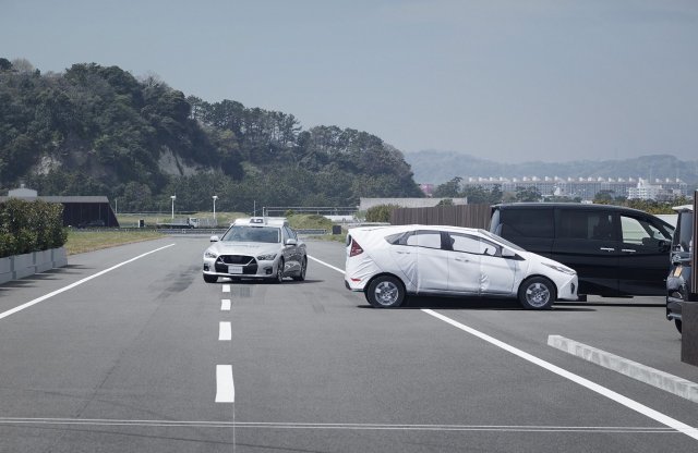 A váratlan akadályokat is kikerüli a Nissan önvezető rendszere