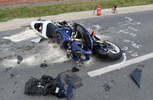 Ittasan gázolt motorost, elhajtott, majd visszament gyalog