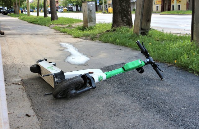 Fővárosi e-roller rendelet: viszlát szétdobált rollerek?