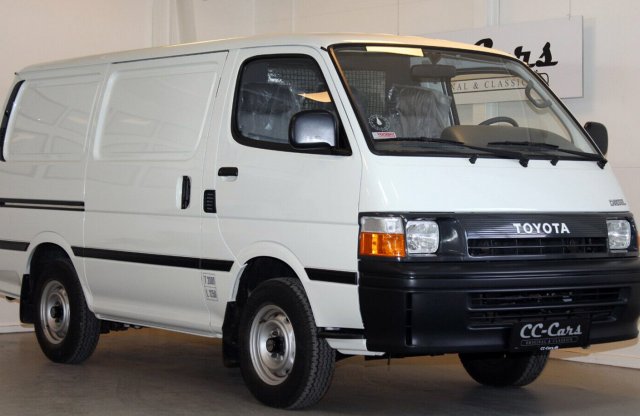 Több mint 10 milliót kérnek ezért a 31 éves Toyota Hiace-ért