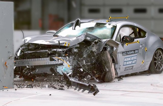 Videón a Subaru BRZ töréstesztje!