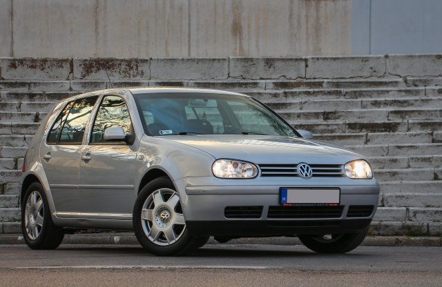 Te inkább vegyél új autót! – VW Golf 1.6 SR, 2000 használtteszt