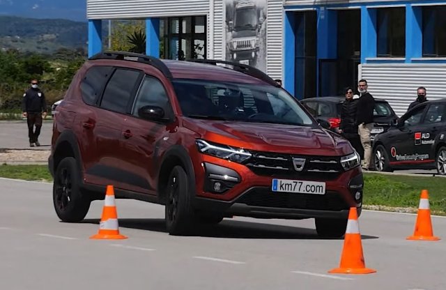 Hozza az elvártat a Dacia Jogger a jávorszarvas-teszten?